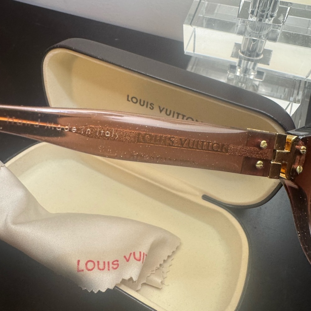 Louis Vuitton Elegant Brown Sunglasses - Picture 9 of 12